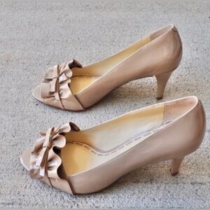 Enzo Angiolini Abrese Ruffle Peep Toe Heels Size 9 Nude Tan